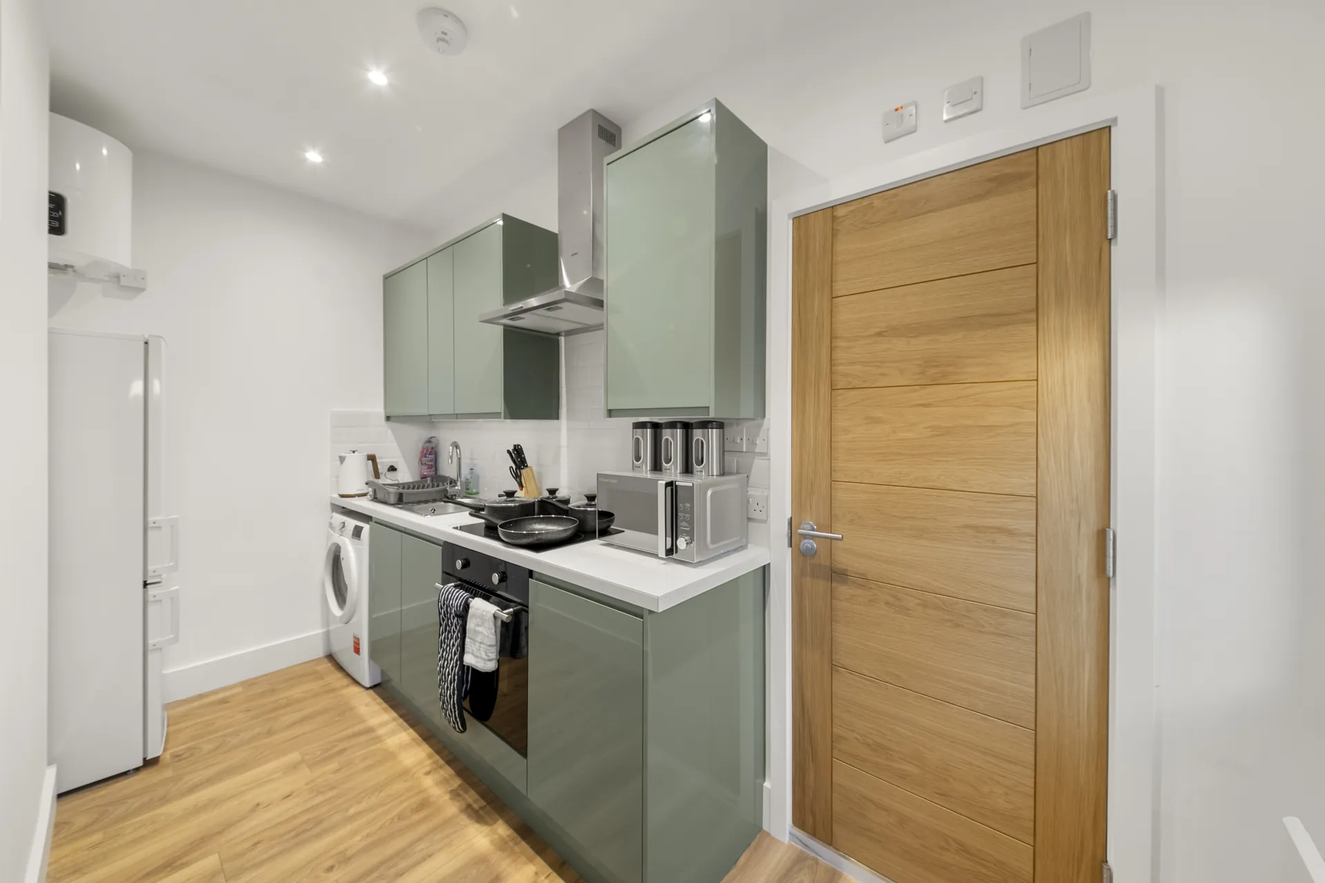 Full-size fridge-freezer and washing machine built in